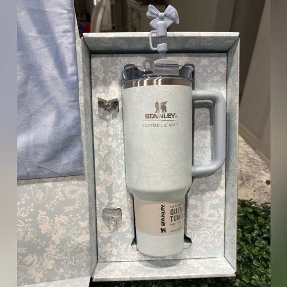 Stanley x LoveShackFancy Blue Tumbler 40
OZ alpine blue NIOB - Picture 2 of 4